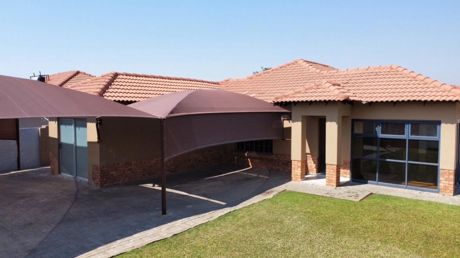 4 Bedroom Property for Sale in Hexrivier Lifestyle Estate North West